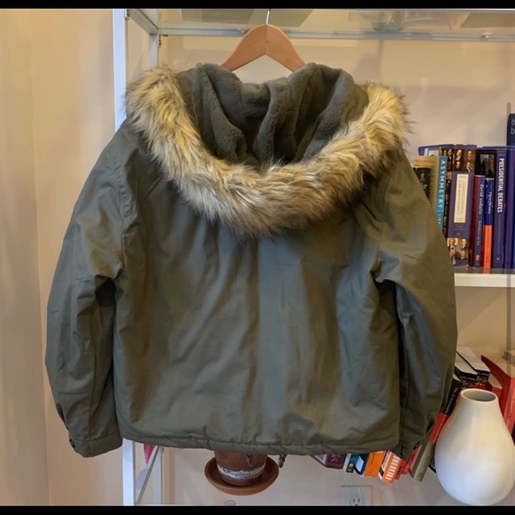 *NWT* Green Parka with fur hood 💚🤎 - Picture 2 of 4